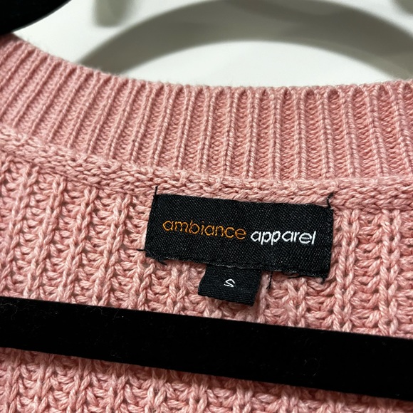 LAST CHANCE Like new v neck knit sweater - Picture 3 of 3